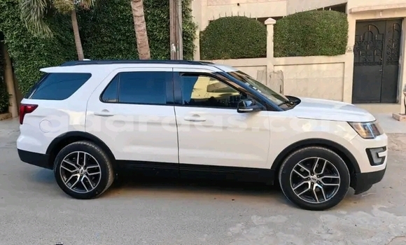 Buy Used Ford Explorer White Car in Dakar in Dakar