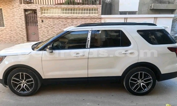 Buy Used Ford Explorer White Car in Dakar in Dakar Buy Used Ford Explorer White Car in Dakar in Dakar