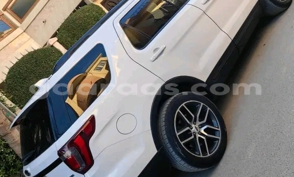 Buy Used Ford Explorer White Car in Dakar in Dakar Buy Used Ford Explorer White Car in Dakar in Dakar