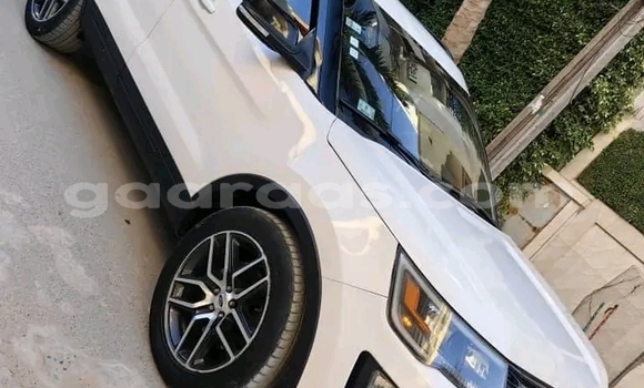 Buy Used Ford Explorer White Car in Dakar in Dakar Buy Used Ford Explorer White Car in Dakar in Dakar