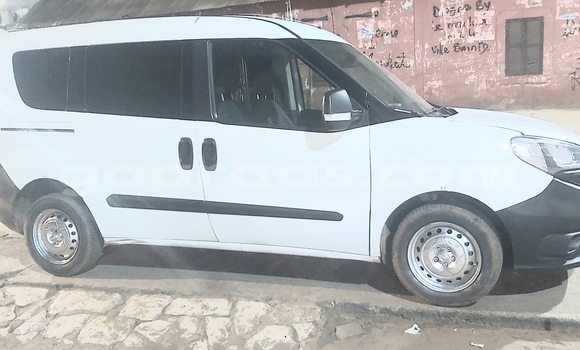 Acheter Import Voiture Fiat Doblo White à Dakar, Dakar