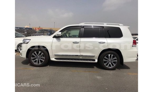 Acheter Import Utilitaire Toyota Land Cruiser Blanc à Import - Dubai, Dakar Acheter Import Utilitaire Toyota Land Cruiser Blanc à Import - Dubai, Dakar