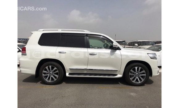 Acheter Import Utilitaire Toyota Land Cruiser Blanc à Import - Dubai, Dakar Acheter Import Utilitaire Toyota Land Cruiser Blanc à Import - Dubai, Dakar