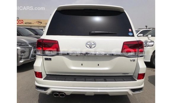 Acheter Import Utilitaire Toyota Land Cruiser Blanc à Import - Dubai, Dakar Acheter Import Utilitaire Toyota Land Cruiser Blanc à Import - Dubai, Dakar
