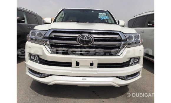 Acheter Import Utilitaire Toyota Land Cruiser Blanc à Import - Dubai, Dakar Acheter Import Utilitaire Toyota Land Cruiser Blanc à Import - Dubai, Dakar