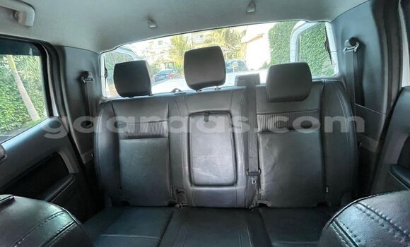 Acheter Occasion Voiture FORD MUSTANG Blanc à Dakar, Dakar Acheter Occasion Voiture FORD MUSTANG Blanc à Dakar, Dakar