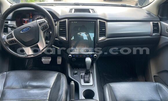 Acheter Occasion Voiture FORD MUSTANG Blanc à Dakar, Dakar Acheter Occasion Voiture FORD MUSTANG Blanc à Dakar, Dakar