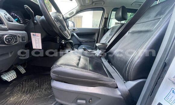 Acheter Occasion Voiture FORD MUSTANG Blanc à Dakar, Dakar Acheter Occasion Voiture FORD MUSTANG Blanc à Dakar, Dakar