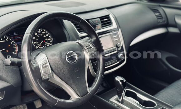 Buy Import Nissan Altima Silver Car in Dakar in Dakar Buy Import Nissan Altima Silver Car in Dakar in Dakar