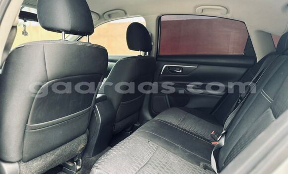 Buy Import Nissan Altima Silver Car in Dakar in Dakar Buy Import Nissan Altima Silver Car in Dakar in Dakar