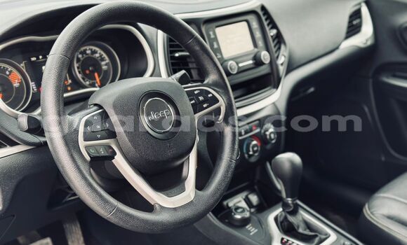 Buy Import Jeep Cherokee White Car in Dakar in Dakar Buy Import Jeep Cherokee White Car in Dakar in Dakar