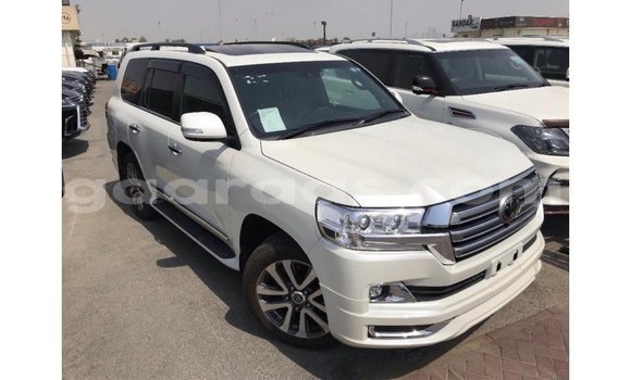 Dieundeu Imported Toyota Land Cruiser White 4x4 in Import - Dubai in Dakar Dieundeu Imported Toyota Land Cruiser White 4x4 in Import - Dubai in Dakar
