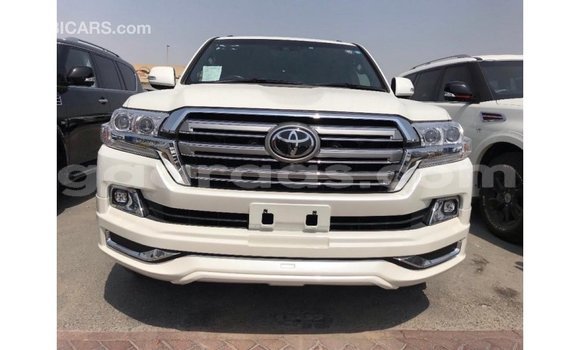 Dieundeu Imported Toyota Land Cruiser White 4x4 in Import - Dubai in Dakar Dieundeu Imported Toyota Land Cruiser White 4x4 in Import - Dubai in Dakar