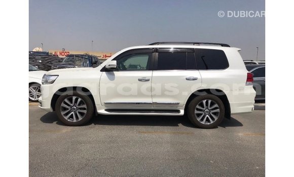 Dieundeu Imported Toyota Land Cruiser White 4x4 in Import - Dubai in Dakar Dieundeu Imported Toyota Land Cruiser White 4x4 in Import - Dubai in Dakar