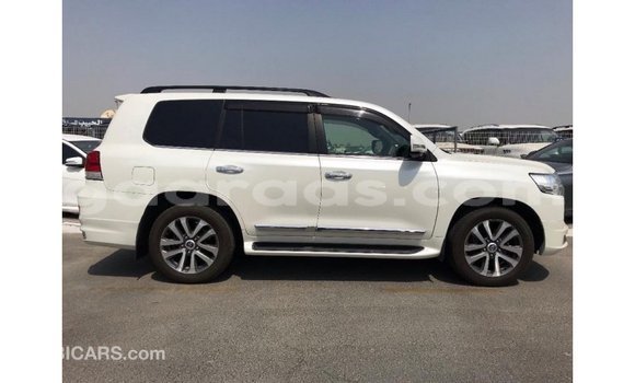 Dieundeu Imported Toyota Land Cruiser White 4x4 in Import - Dubai in Dakar Dieundeu Imported Toyota Land Cruiser White 4x4 in Import - Dubai in Dakar