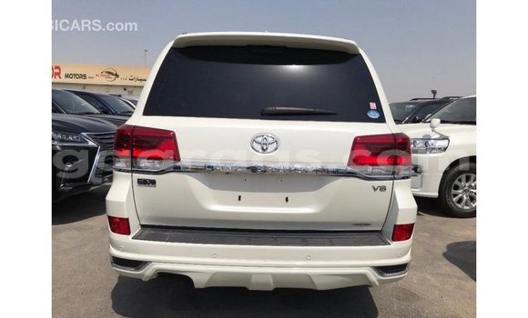 Dieundeu Imported Toyota Land Cruiser White 4x4 in Import - Dubai in Dakar Dieundeu Imported Toyota Land Cruiser White 4x4 in Import - Dubai in Dakar