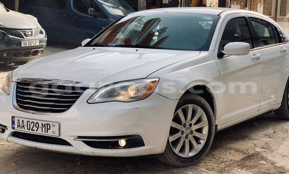 Buy Import Chrysler 200 White Car in Dakar in Dakar Buy Import Chrysler 200 White Car in Dakar in Dakar