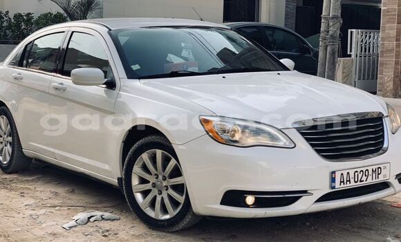 Buy Import Chrysler 200 White Car in Dakar in Dakar Buy Import Chrysler 200 White Car in Dakar in Dakar