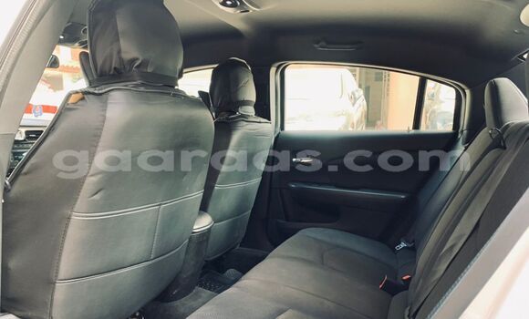 Buy Import Chrysler 200 White Car in Dakar in Dakar Buy Import Chrysler 200 White Car in Dakar in Dakar