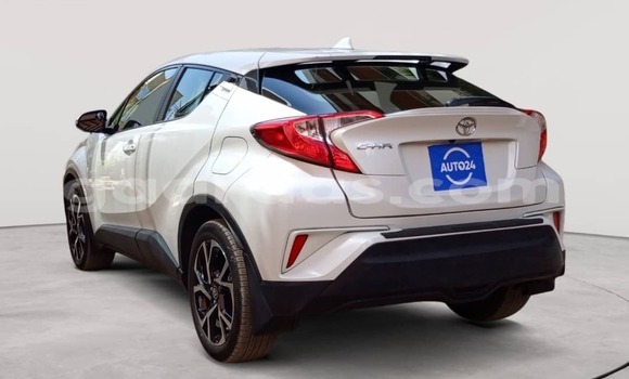 Buy Used Toyota Chr White Car in Dakar in Dakar Buy Used Toyota Chr White Car in Dakar in Dakar