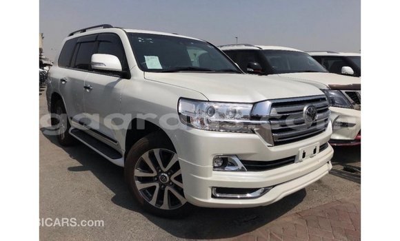 Dieundeu Imported Toyota Land Cruiser White 4x4 in Import - Dubai in Dakar Dieundeu Imported Toyota Land Cruiser White 4x4 in Import - Dubai in Dakar