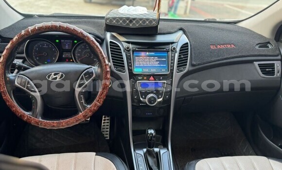 Dieundeu Occasion Hyundai Elantra Silver Auto in Dakar in Dakar Dieundeu Occasion Hyundai Elantra Silver Auto in Dakar in Dakar