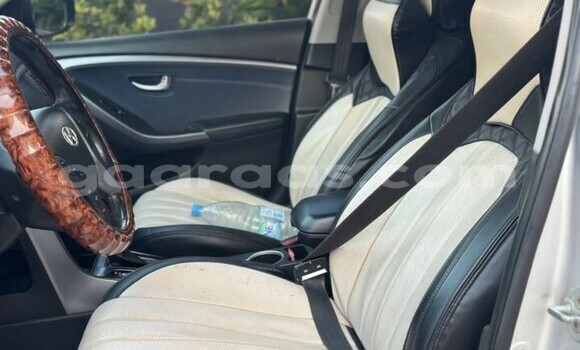 Dieundeu Occasion Hyundai Elantra Silver Auto in Dakar in Dakar Dieundeu Occasion Hyundai Elantra Silver Auto in Dakar in Dakar