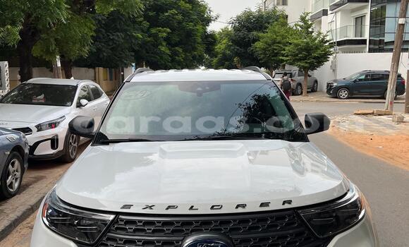 Dieundeu Beess Ford Explorer White Auto in Dakar in Dakar Dieundeu Beess Ford Explorer White Auto in Dakar in Dakar