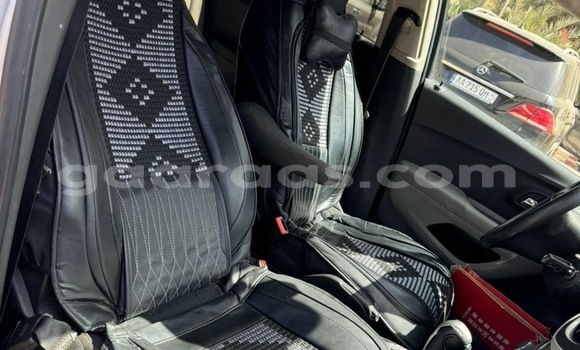 Buy Used Chevrolet Tahoe Silver Car in Dakar in Dakar Buy Used Chevrolet Tahoe Silver Car in Dakar in Dakar