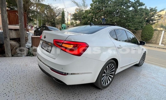 Dieundeu Occasion Kia K7 White Auto in Dakar in Dakar Dieundeu Occasion Kia K7 White Auto in Dakar in Dakar