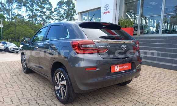 Buy Used Toyota Starlet Blue Car in Dakar in Dakar Buy Used Toyota Starlet Blue Car in Dakar in Dakar