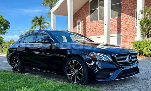 Acheter Occasion Voiture Mercedes-Benz E-Classe Bleu à Dakar, Dakar Acheter Occasion Voiture Mercedes-Benz E-Classe Bleu à Dakar, Dakar