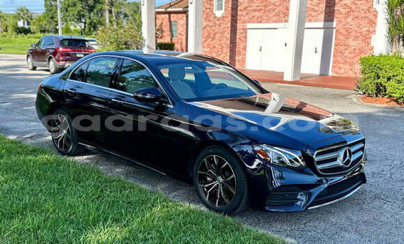 Acheter Occasion Voiture Mercedes-Benz E-Classe Bleu à Dakar, Dakar Acheter Occasion Voiture Mercedes-Benz E-Classe Bleu à Dakar, Dakar