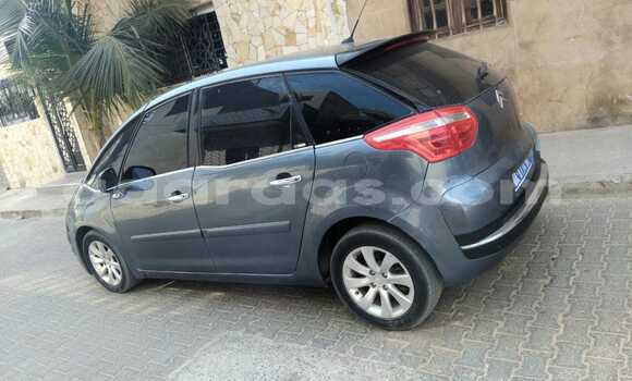 Acheter Occasion Voiture Citroen C4 Picasso Bleu à Dakar, Dakar Acheter Occasion Voiture Citroen C4 Picasso Bleu à Dakar, Dakar