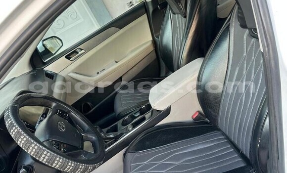 Dieundeu Occasion Hyundai Sonata White Auto in Dakar in Dakar Dieundeu Occasion Hyundai Sonata White Auto in Dakar in Dakar