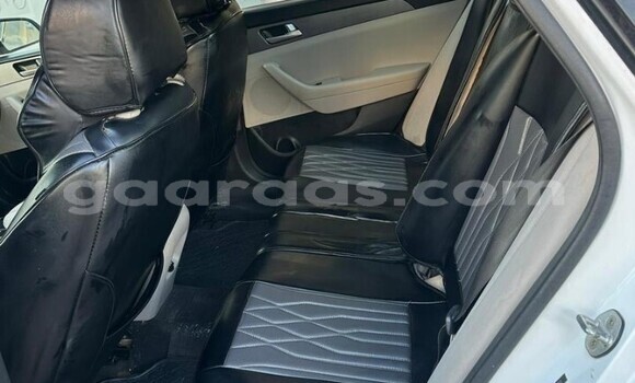 Dieundeu Occasion Hyundai Sonata White Auto in Dakar in Dakar Dieundeu Occasion Hyundai Sonata White Auto in Dakar in Dakar