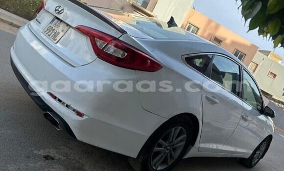 Dieundeu Occasion Hyundai Sonata White Auto in Dakar in Dakar Dieundeu Occasion Hyundai Sonata White Auto in Dakar in Dakar