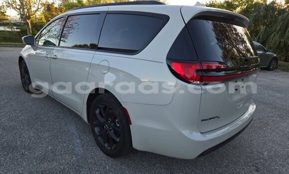 Dieundeu Occasion Chrysler Pacifica White Auto in Dakar in Dakar Dieundeu Occasion Chrysler Pacifica White Auto in Dakar in Dakar