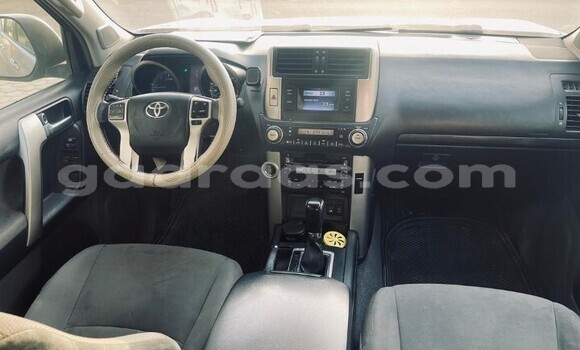 Buy Used Toyota Land Cruiser Prado Silver Car in Dakar in Dakar Buy Used Toyota Land Cruiser Prado Silver Car in Dakar in Dakar