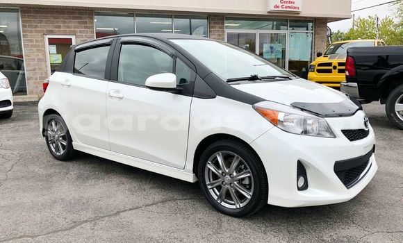 Acheter Occasion Voiture Toyota Yaris Blanc à Dakar, Dakar Acheter Occasion Voiture Toyota Yaris Blanc à Dakar, Dakar