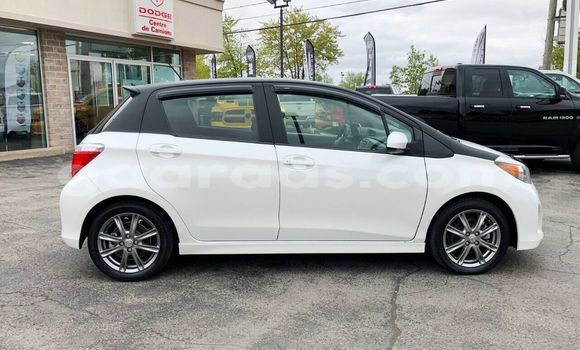 Acheter Occasion Voiture Toyota Yaris Blanc à Dakar, Dakar Acheter Occasion Voiture Toyota Yaris Blanc à Dakar, Dakar