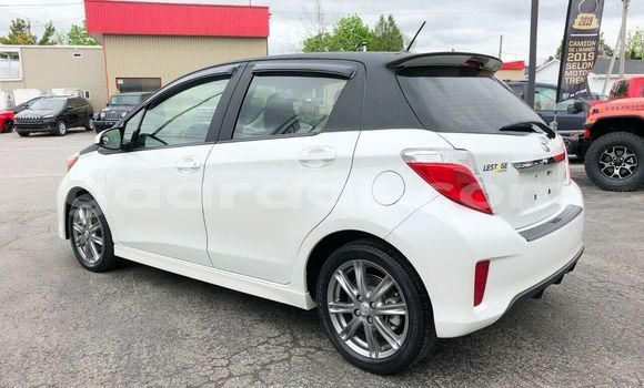 Acheter Occasion Voiture Toyota Yaris Blanc à Dakar, Dakar Acheter Occasion Voiture Toyota Yaris Blanc à Dakar, Dakar