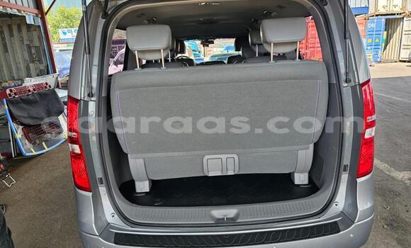 Dieundeu Imported Hyundai Starex Beige Auto in Dakar in Dakar Dieundeu Imported Hyundai Starex Beige Auto in Dakar in Dakar