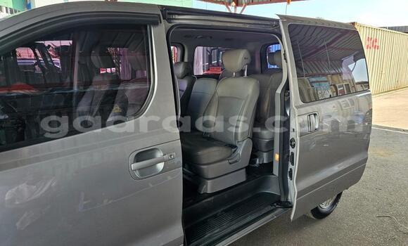 Dieundeu Imported Hyundai Starex Beige Auto in Dakar in Dakar Dieundeu Imported Hyundai Starex Beige Auto in Dakar in Dakar