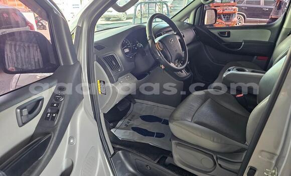 Dieundeu Imported Hyundai Starex Beige Auto in Dakar in Dakar Dieundeu Imported Hyundai Starex Beige Auto in Dakar in Dakar