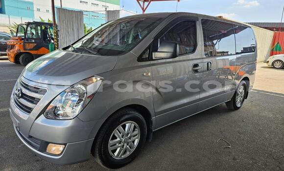 Dieundeu Imported Hyundai Starex Beige Auto in Dakar in Dakar Dieundeu Imported Hyundai Starex Beige Auto in Dakar in Dakar