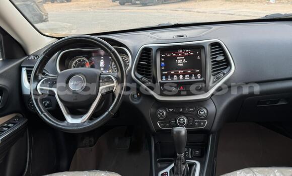 Buy Import Jeep Cherokee Silver Car in Dakar in Dakar Buy Import Jeep Cherokee Silver Car in Dakar in Dakar