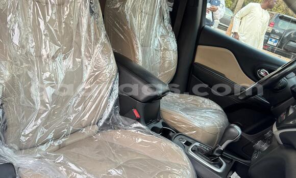 Buy Import Jeep Cherokee Silver Car in Dakar in Dakar Buy Import Jeep Cherokee Silver Car in Dakar in Dakar