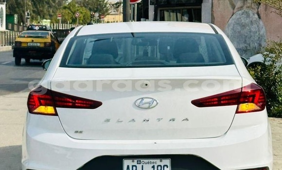 Buy Used Hyundai Elantra White Car in Dakar in Dakar Buy Used Hyundai Elantra White Car in Dakar in Dakar