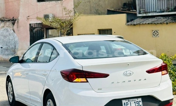 Buy Used Hyundai Elantra White Car in Dakar in Dakar Buy Used Hyundai Elantra White Car in Dakar in Dakar